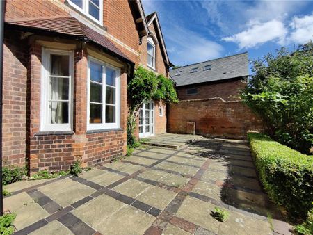 5 bedroom detached house to rent - Photo 4
