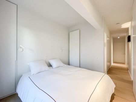 Exclusief gerenoveerd 3-slpk. appartement nabij het strand.. - Photo 2