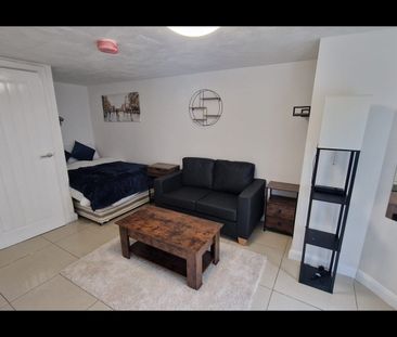 Studio Flat, Birch Polygon, M14 - Photo 3