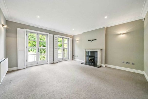 Hampton Court Crescent, East Molesey, KT8 - Photo 1