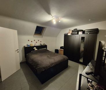 Ruim éénslaapkamerappartement vlakbij het centrum - Photo 1