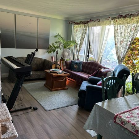 Seeking student to rent a room - Photo 4
