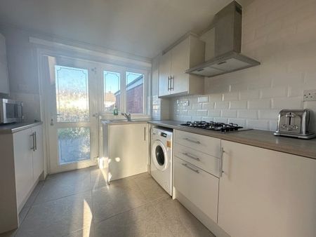 3 bedroom house to rent - Photo 2