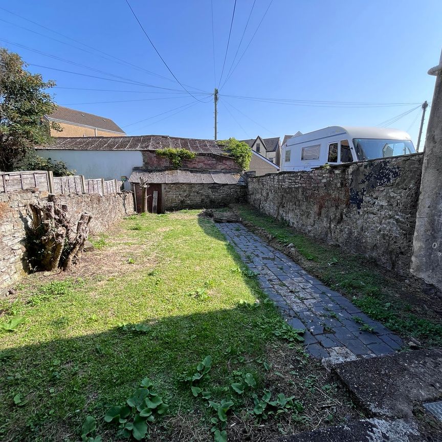 Basement Flat, Walter Road, Swansea. SA1 5PY - Photo 1