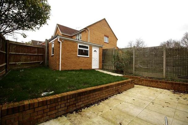 Biggs Grove Road, Cheshunt, EN7 - Photo 1