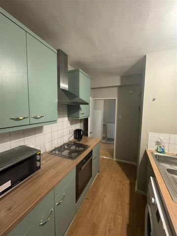 1 bedroom in a house share to rent - Photo 4