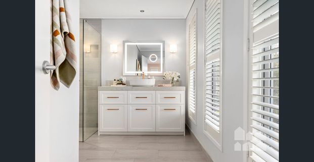 Tranquil family entertainer, dream lifestyle location - Photo 1