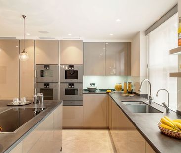 Picturesque, extensively refurbished mews house in the heart of Bel... - Photo 5