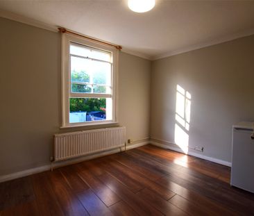 Eastern Road, Romford, RM1 - Photo 2