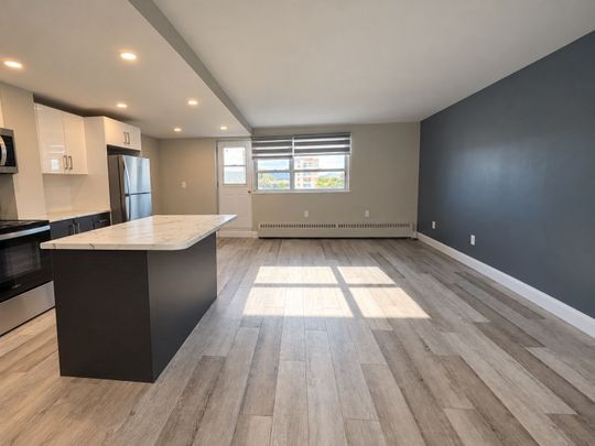 For Lease - 45 Paisley Boulevard Unit# 701, Mississauga, Ontario - Photo 1
