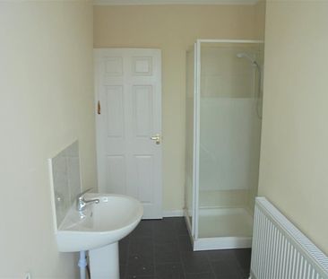 3 Bedroom House - Mid Terrace - Photo 1