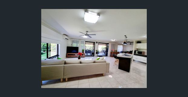 Leafy Family Home With Entertainer's Oasis! - Photo 1