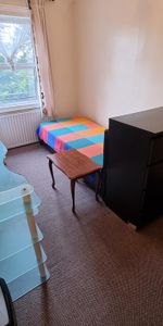1 bedroom in a flat share to rent - Photo 4