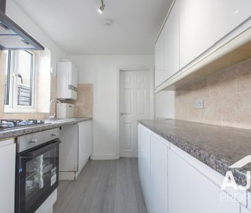 2 bedroom terraced house to rent - Photo 4