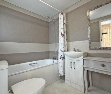 2 bedroom semi-detached house to rent - Photo 5