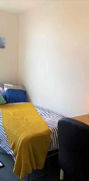 En-suite Room, On Board Street, Salford, M6 - Photo 1