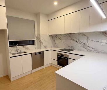 3 Bedroom, 3.5 Bath Townhouse with Stunning Sunset - Photo 4