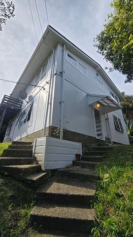 Charming 2BR Karori Home w/ Garden - Photo 3