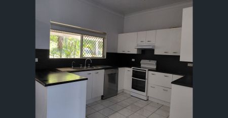 Large house close to town. - Photo 2