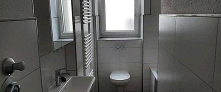 VORDERER WESTEN,SCHÖNE 3 ZI.-WHG., BALKON, NEUES BAD, EBK, GARTEN - Photo 1