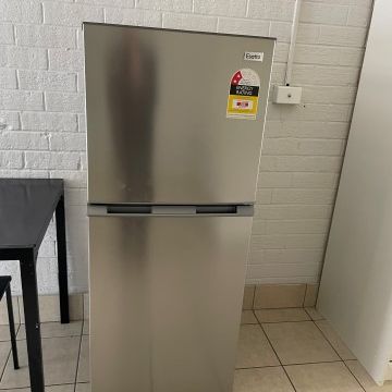 Ideal Location - One Bedroom Studio Apartment - Photo 1