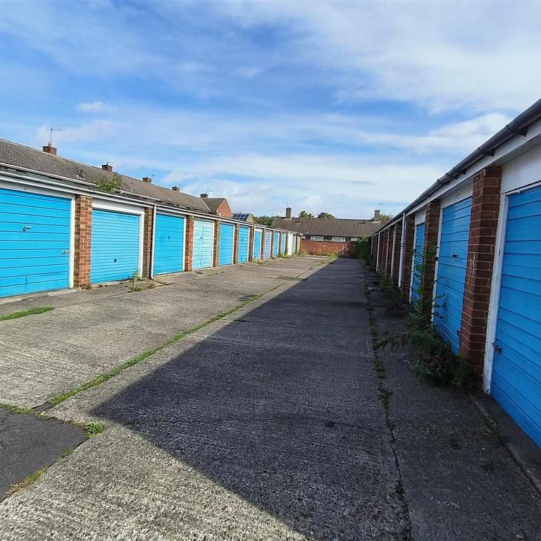 2 bedroom property to rent - Photo 1