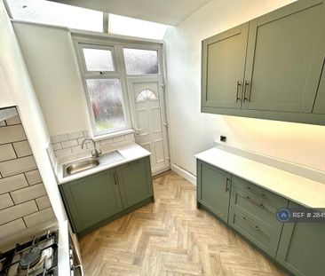 3 bedroom semi-detached house to rent - Photo 6