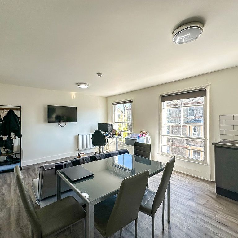 Bateman Street, Cambridge - Photo 1