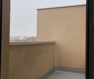 T2 Jeanne-d'Arc avec balcon et garage, vue dégagée et ascenseur - Photo 1