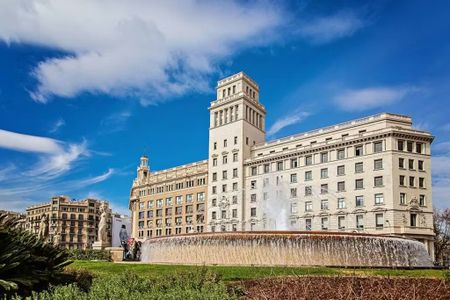 Ronda de la Universitat, Barcelona, Catalonia 08007 - Photo 4