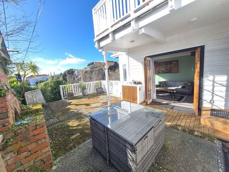 Charming 2BR Unit in Karori! - Photo 3