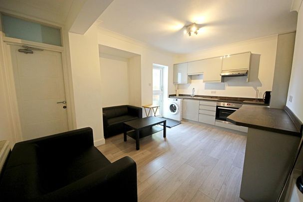 5 bedroom semi-detached house to rent - Photo 1