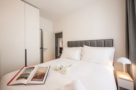 Flexible Rental from 1 Month -Furnished 3.5-Room Apartment with Balcony and Stunning Views in Lugano - Photo 2