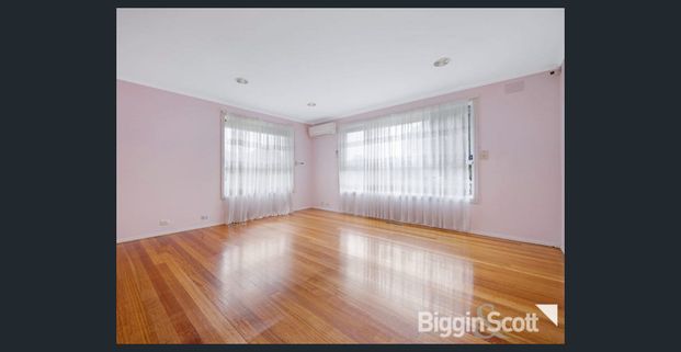 Spacious Family Living in a Great Keysborough Location – 2 Robin Court, Keysborough - Photo 1