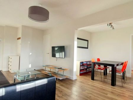 Location Appartement 4 pièces 75 m2 à Mont-Saint-Aignan - Photo 2