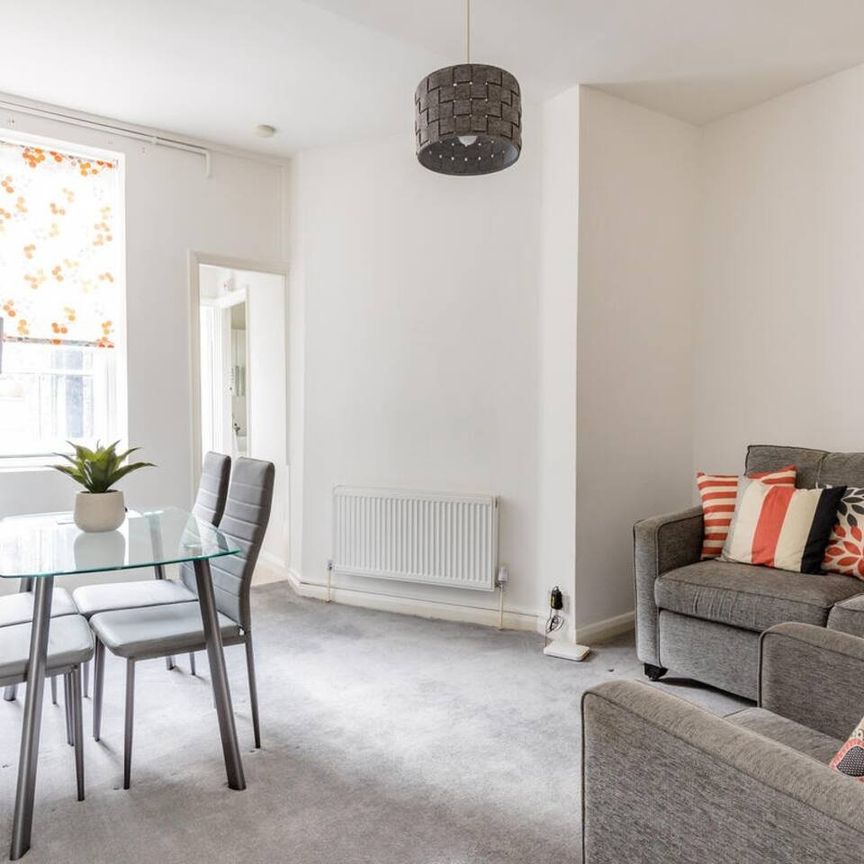 2 Bed Flat, Second Floor, W1D - Photo 1