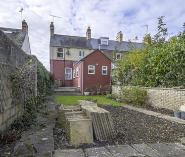 3 bedroom end of terrace house to rent - Photo 2