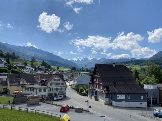 Moderne Dachwohnung mit gemütlichem Balkon - Foto 1