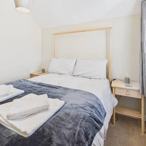 2 bedroom end of terrace house to rent - Photo 1