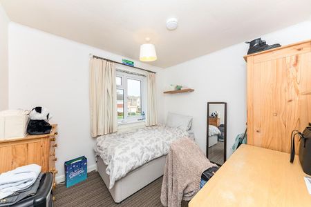 5 bedroom semi-detached house to rent - Photo 5