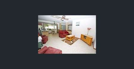Large Modern Family Home - Photo 4