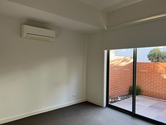 10/11 Irving Avenue PRAHRAN - Photo 1