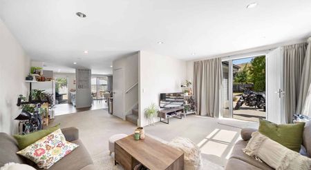 3 Bedroom, 2 Bathroom Townhouse in Lake Hayes Estate - Photo 3