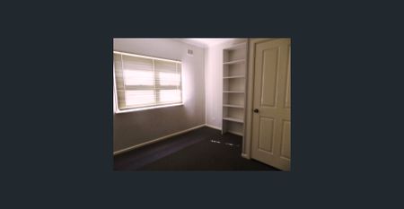 FANTASTIC THREE BEDROOM FAMILY HOME! - Photo 5