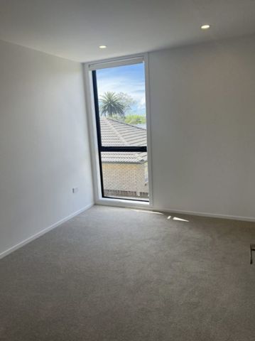 127 Luke Street, Otahuhu - Photo 2