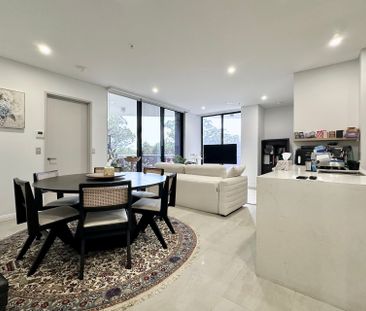 Stylish Two-Bedroom Apartment with Dual Parking & Golf Course Views - Photo 2