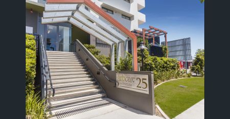 Stunning 1 Bedroom 1 Bathroom Apartment freshly painted and new carpet - Photo 3