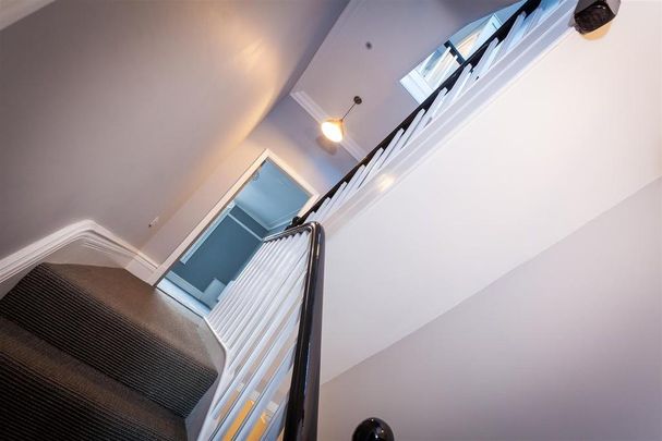 2 bedroom penthouse to rent - Photo 1