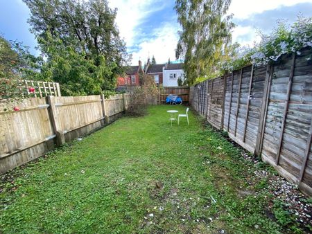 Studio Flat, Hampden Road, N8 - Photo 2