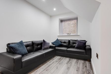 1 bedroom in a flat share to rent - Photo 3